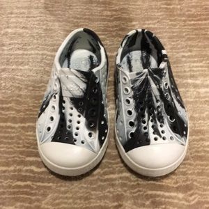 Natives black and white size 5 for toddlers